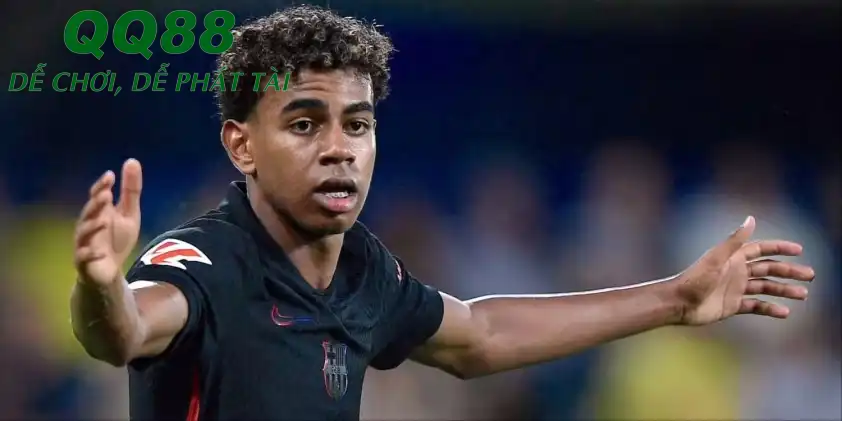 Lamine Yamal tiếp tục có một mùa giải thăng hoa cùng Barca (Ảnh: Givemesport).